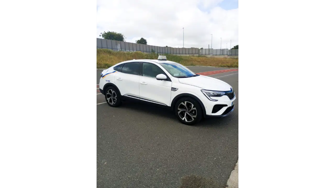 Renault Arkana exterior — taxi privado Las Palmas Gran Canaria licencia LM-564