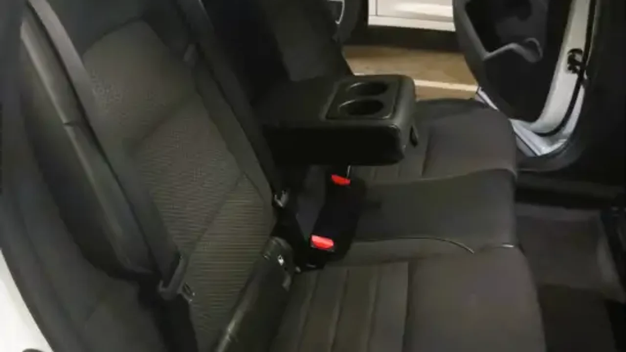 Interior cómodo Renault Arkana — taxi aeropuerto Las Palmas, asientos traseros
